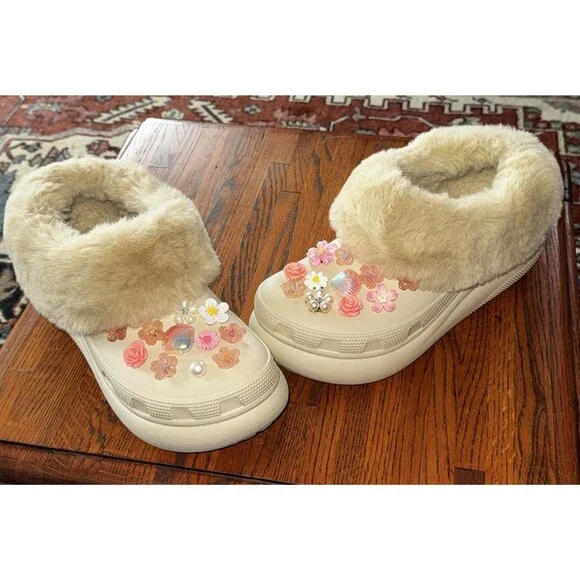 Crocs Furever Crush Faux Fur Lined Clog w/ibbbitz Size 8Women - Picture 3 of 3